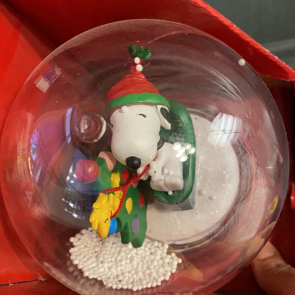 Peanuts Mini Snow Music Globe - Picture 8 of 8